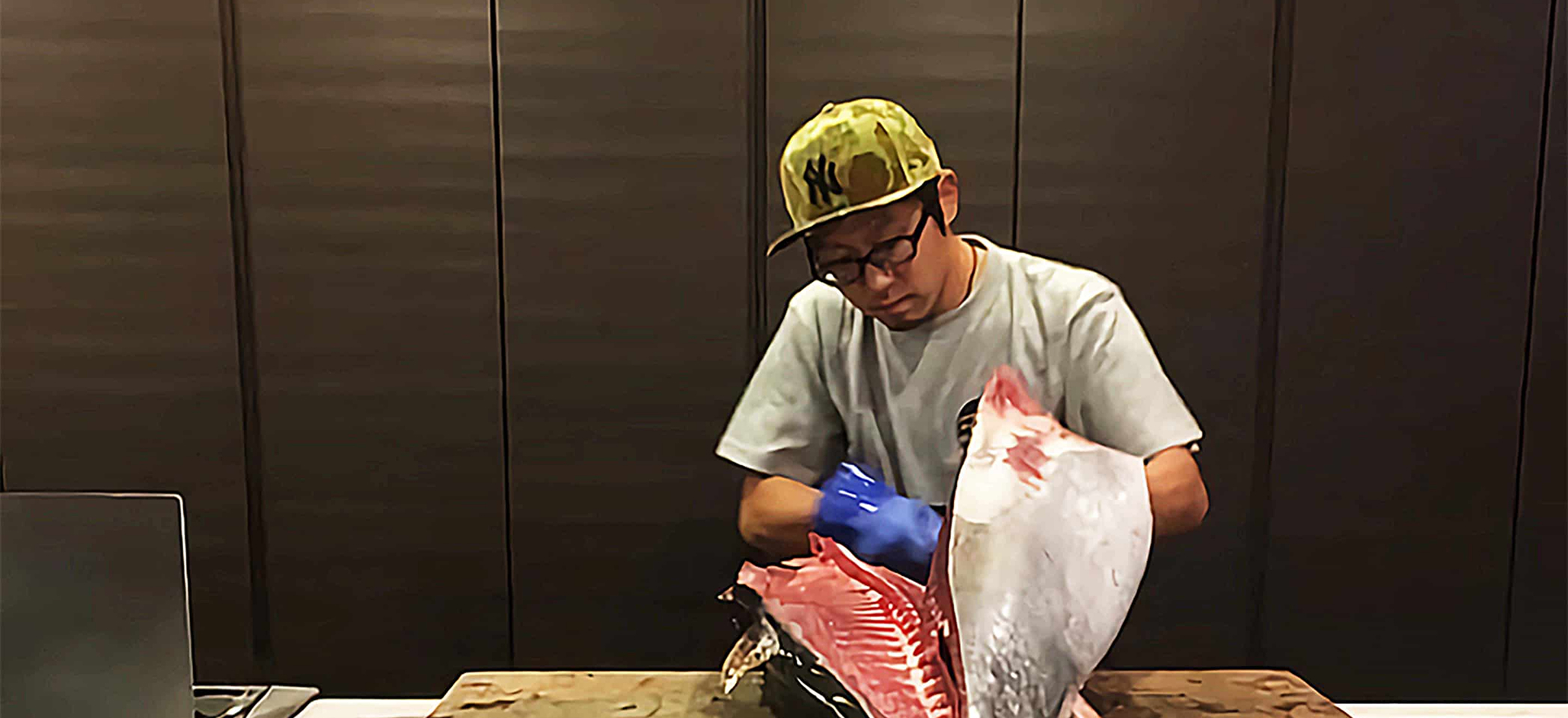 マグロの解体ショー画像
